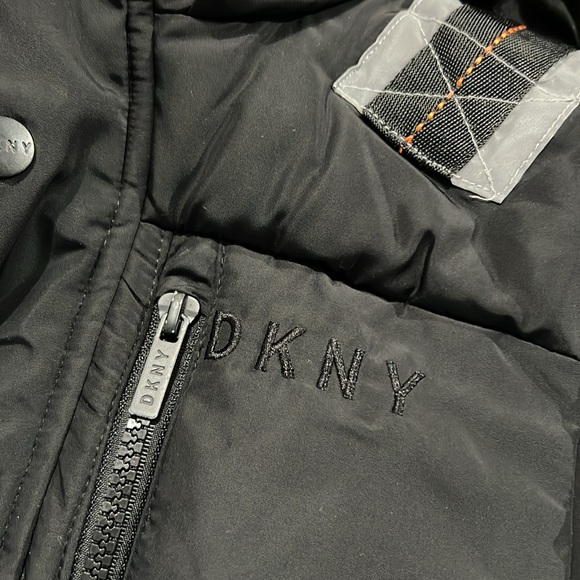 Boys DKNY puffer winter jacket black warm coat size 7 preloved - Picture 6 of 10